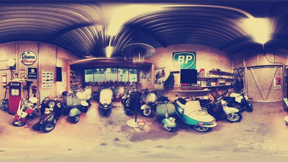 Eine Garage voller Motoroller.