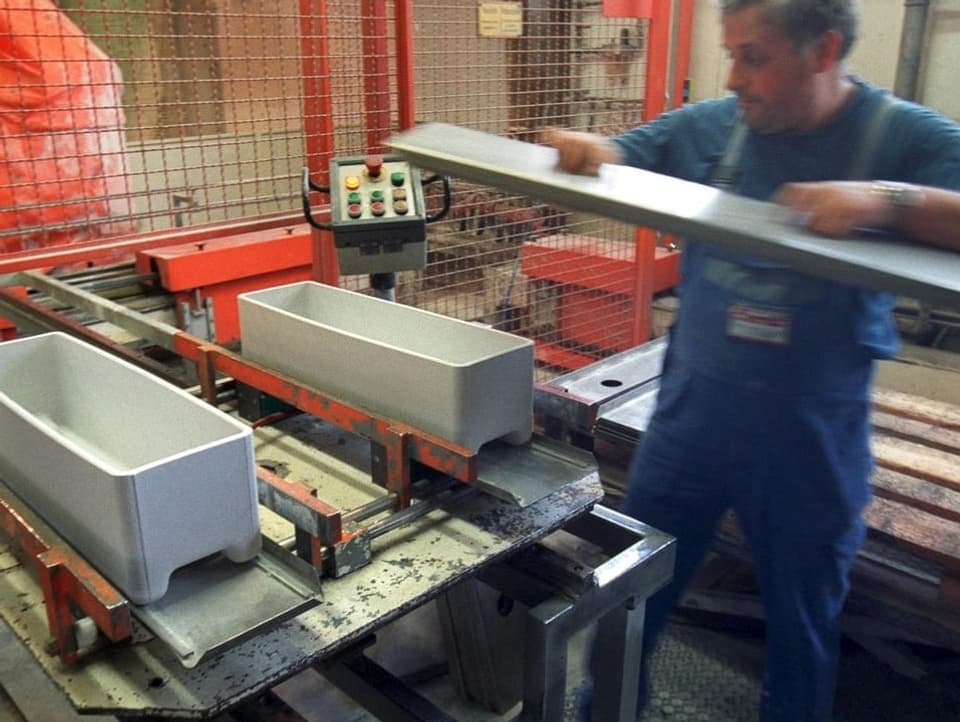 Man handed machines for the production of flower boxes