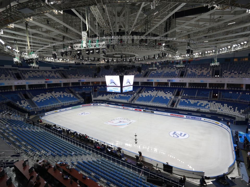 Im Eislaufpalast finden 12'000 Zuschauer Platz.