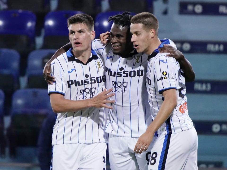 Kolumbien (Zapata) herzt Dänemark (Maehle) und Kroatien (Pasalic) Kolumbien (Zapata) herzt Dänemark (Maehle) und Kroatien (Pasalic)
