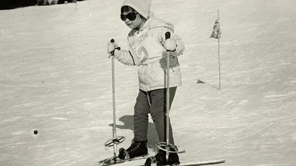 Regi Sager als Kind auf den Skiern.