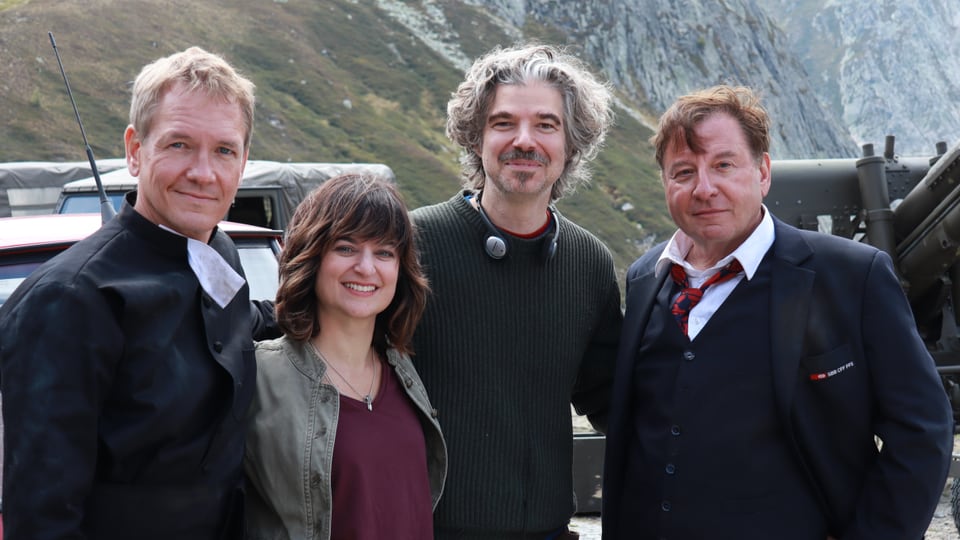 Vincent Kucholl, Catherine Pagani, Peter Luisi und Beat Schlatter auf dem Filmset von «Bon Schuur Ticino».