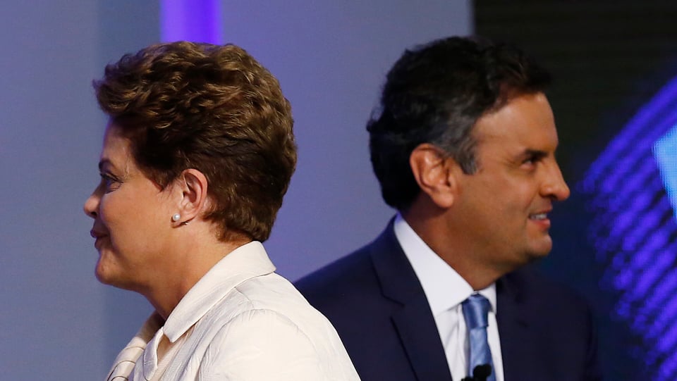 Rousseff und Neves blicken jeweils in die andere Richtung.