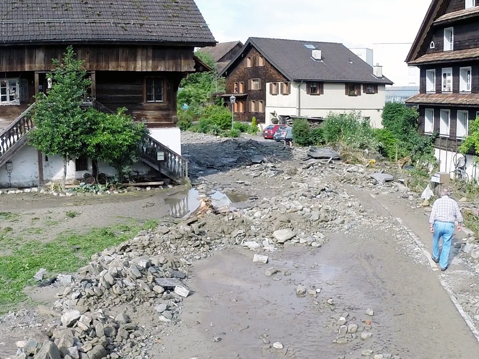 Zerstörung auf der Dorfstrasse in Dierikon 
