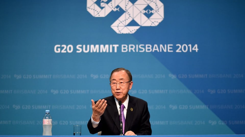 Ban Ki Moon redet und gestikuliert
