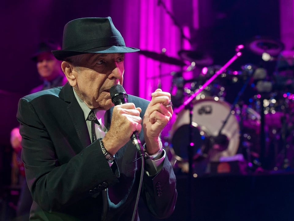 Leonard Cohen bei einem Auftritt.