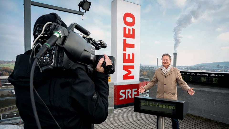 Redaktionsleiter Thomas Bucheli auf dem «SRF Meteo»-Dach.