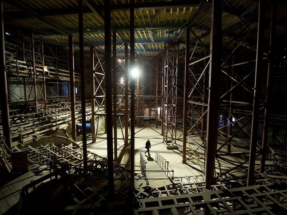 Blick in den noch im Bau stehenden Konzertsaal der Elbphilharmonie.
