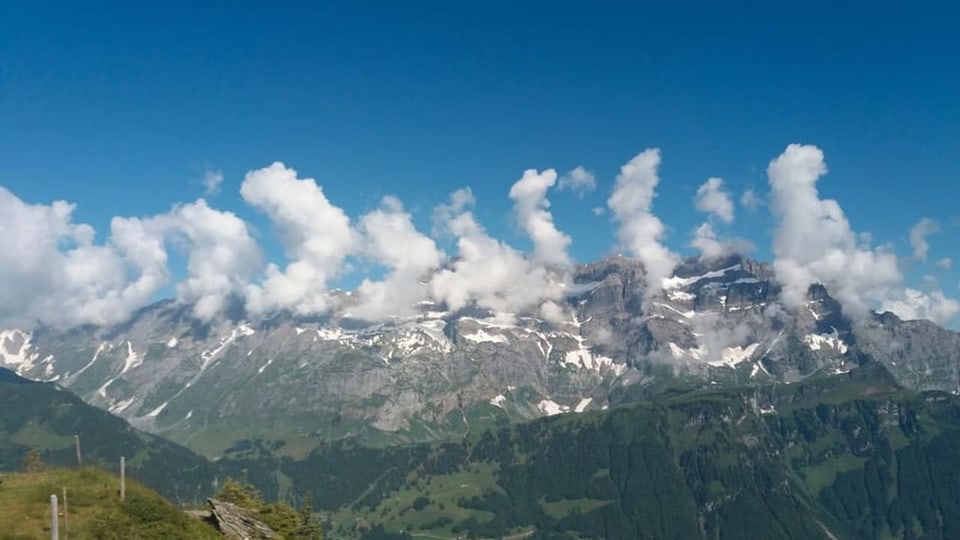 Quellwolken über den Alpen