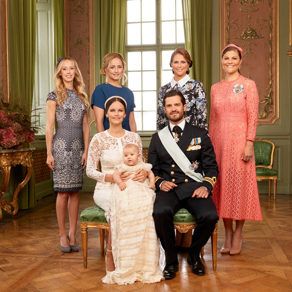 Sofias Schwestern Sara (28) und Lina Hellqvist (31), sowie Philips Schwestern Prinzessin Madeleine (34) und Kronprinzessin Victoria (39).