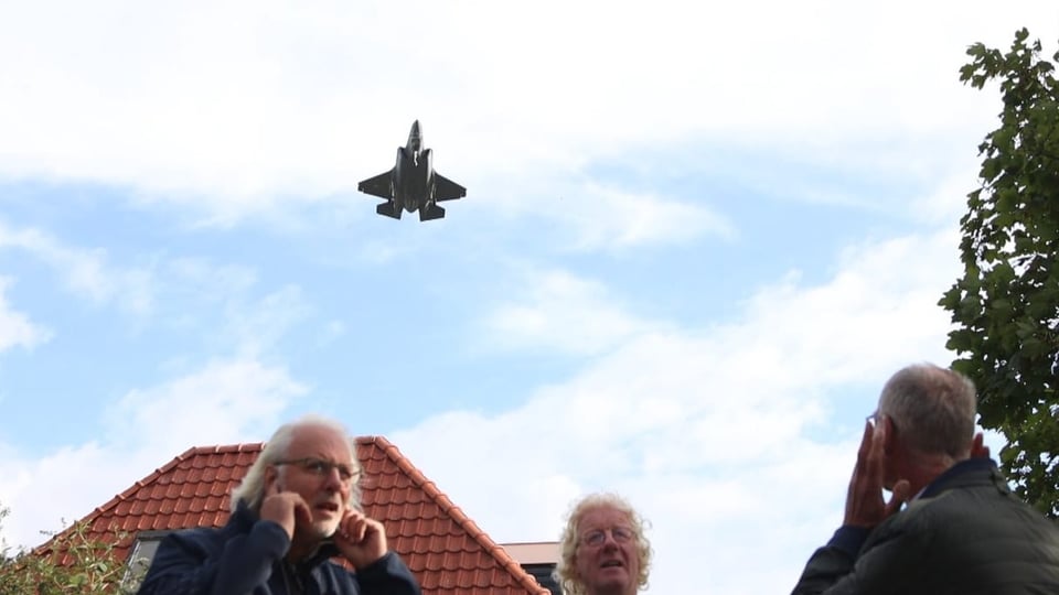 Gerard Veldman, Anwohner-Vertreter Flugplatz Leeuwarden: «Der F-35 bringt die Vasen zum Wackeln.»