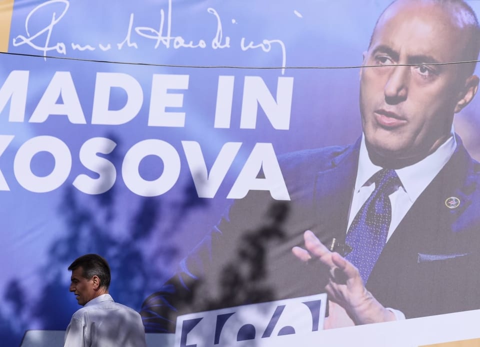 Ramush Haradinaj auf Wahlplakat in Kosovo