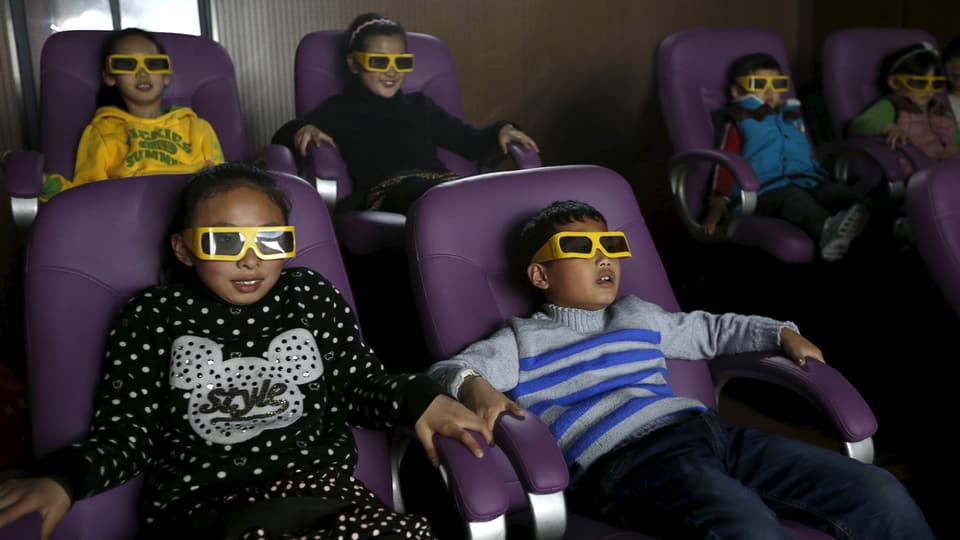 Kinder im Kino.