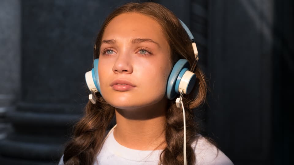 Teenager mit Kopfhörern
