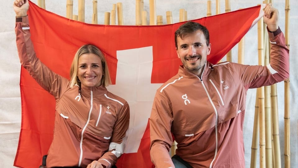 Schär und Handler tragen Schweizer Fahne (Radio SRF 3, Bulletin von 16:30 Uhr, 23.08.21)