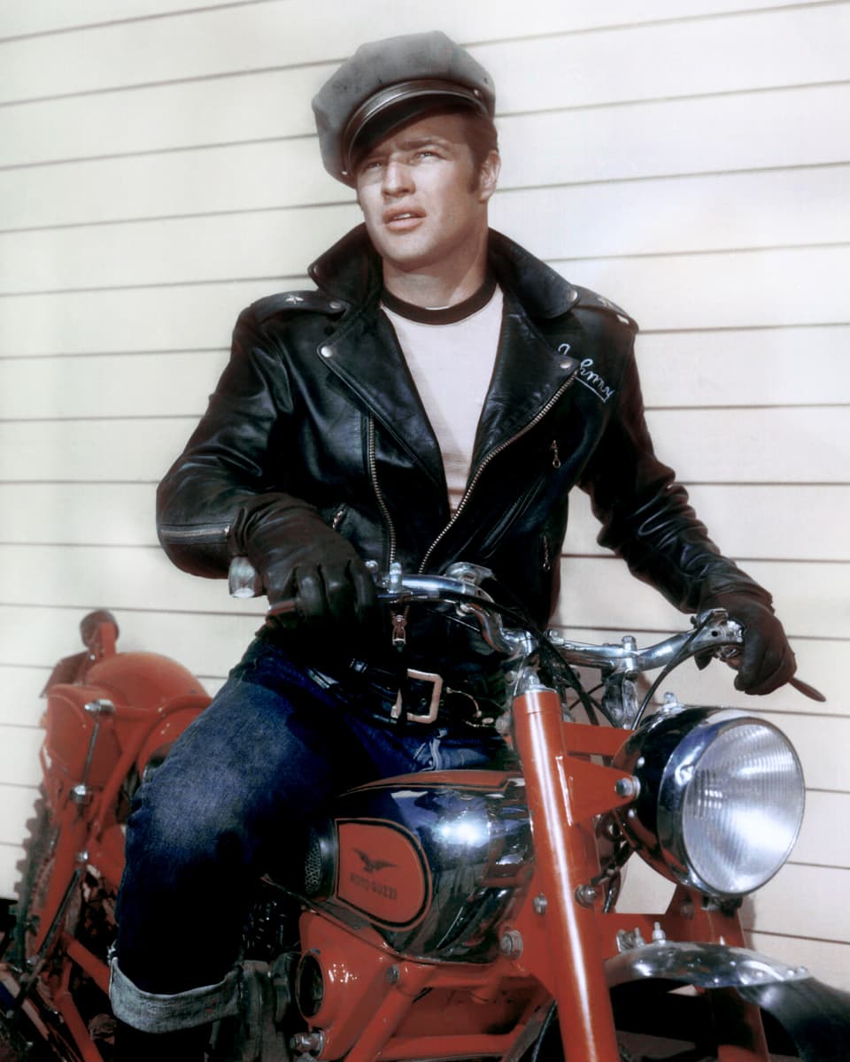 Brando auf einem Motorbike.