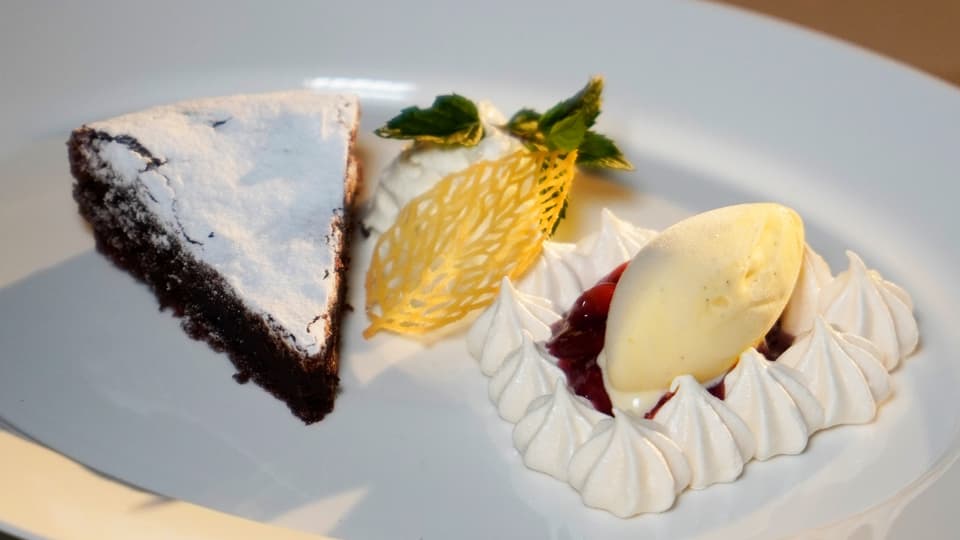 «Landfrauenküche» Rezepte 2023 - Agnes&amp;#39; «Schokoladenkuchen, Meringues ...