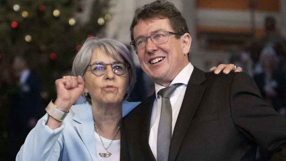 Zwei Frohnaturen im Bundesrat? Elisabeth Baume-Schneider und Albert Rösti nach ihrer Wahl am 7. Dezember.