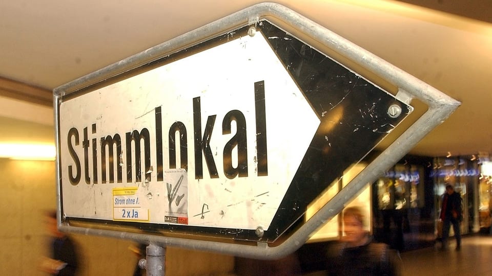 Schild im Bahnhof Bern