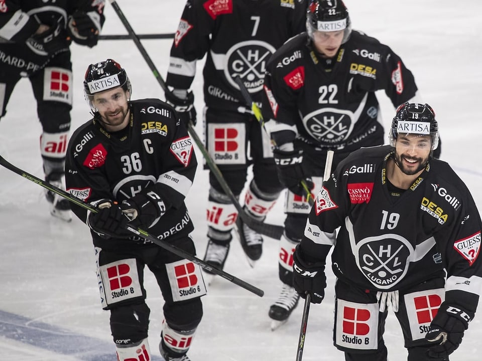 Haben Grund zur Freude Jubelnde Lugano-Spieler