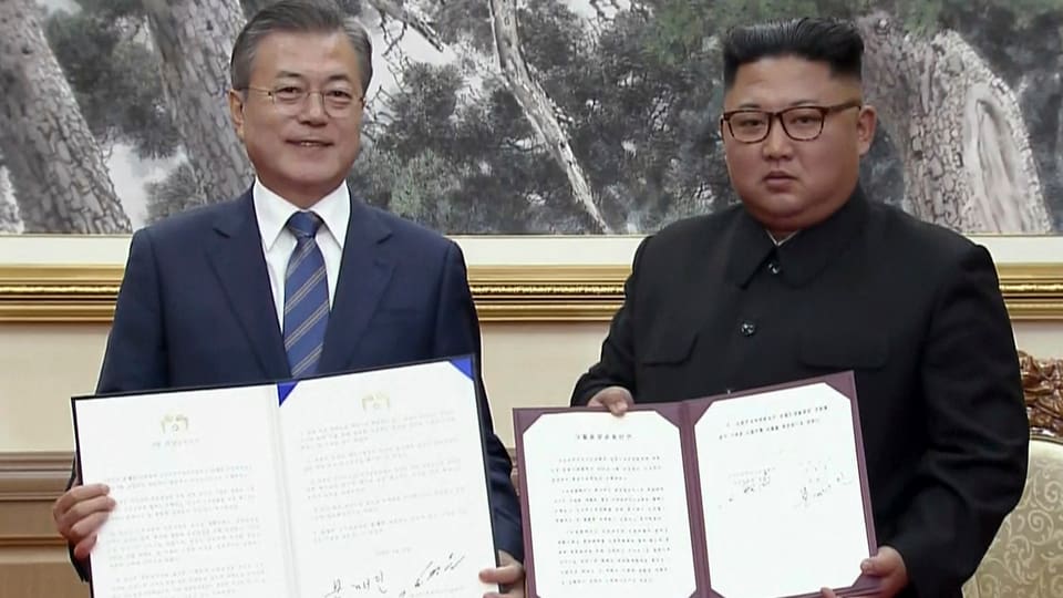 Südkoreas Präsident Moon Jae-in  und Nordkoreas Machthaber Kim Jong-un.