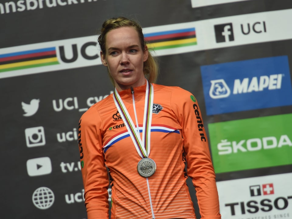 Anna van der Breggen mit der Silbermedaille im Zeitfahren. 