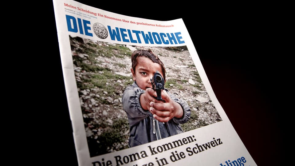 Titelbild der «Weltwoche»: Ein Roma-Kind zielt mit einer Pistole auf den Betrachter.