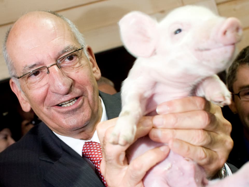 Couchepin mit Schweinchen.
