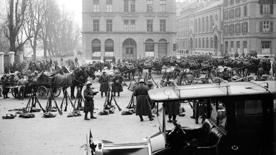 Truppen auf dem Waisenhausplatz 1918