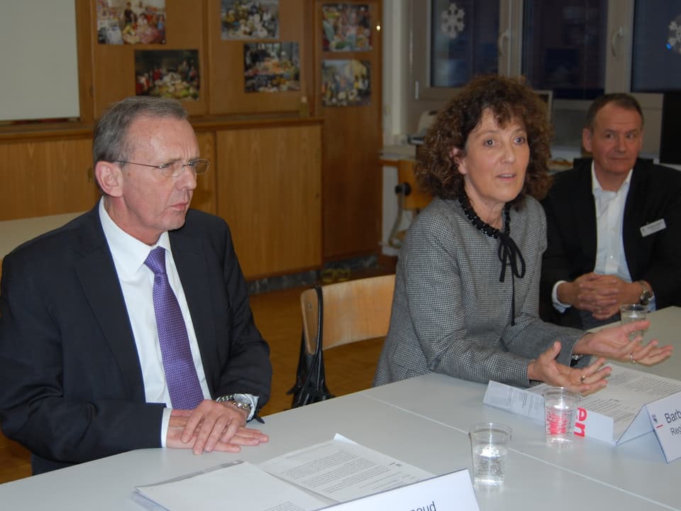  Regierungspräsidentin Barbara Egger, Gesundheitsdirektor Philippe Perrenoud in Zweisimmen.