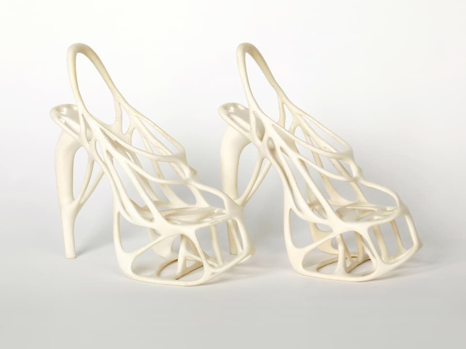 In 3D gedruckte weisse Schuhe.