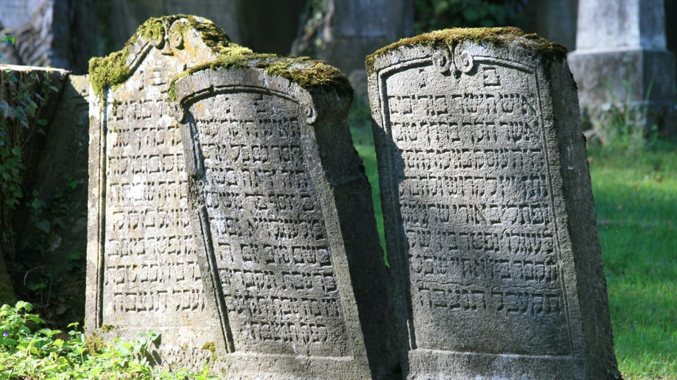 Grabsteine auf dem jüdischen Friedhof in Endingen.