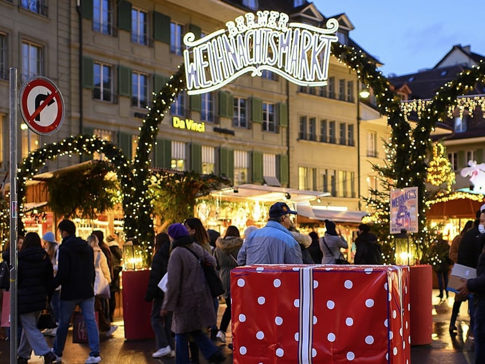 Eingang zum Weihnachtsmarkt in Bern.