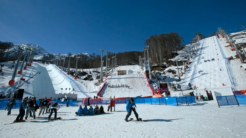 Die Snowboard- und Freestyle-Ski-Anlage von unten.