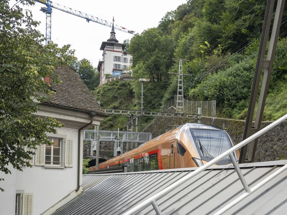Zug sob Schlössli Schönegg