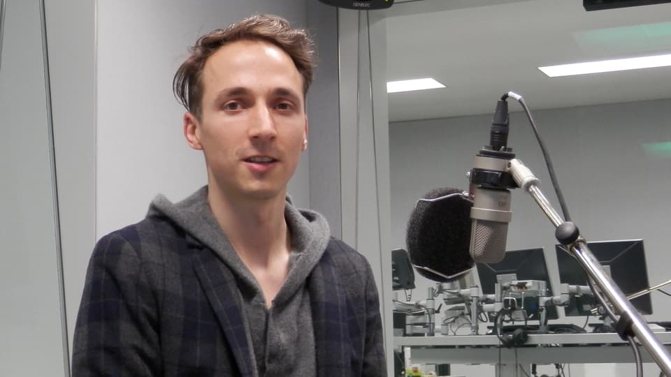 Stefan Guggisberg im Radiostudio Bern.