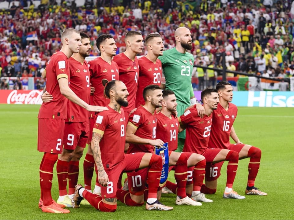 Im Brennpunkt eines Eklats Serbische Fussballer auf den Rasen