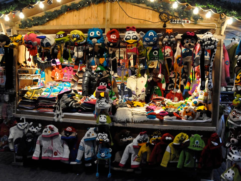 Marktstand mit Stricksachen