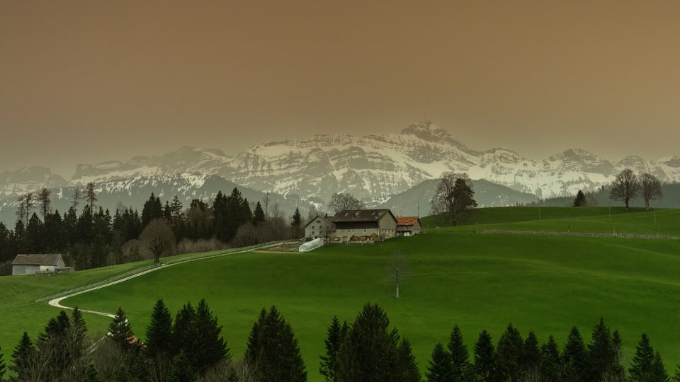 Rote Landschaft am Karsamstag rund um den Alpstein.