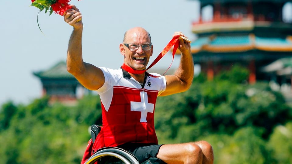 Für Heinz Frei der grösste Erfolg seiner langen Karriere: Zwei Goldmedaillen an den Paralympics in Peking 2008. 