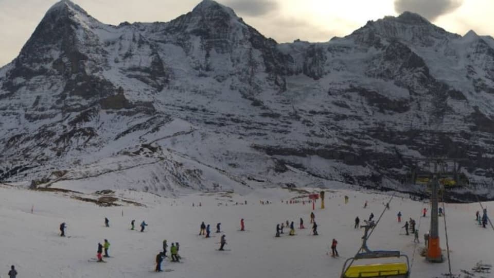 Emsiger Skibetrieb auf der Schulter des Lauberhorns