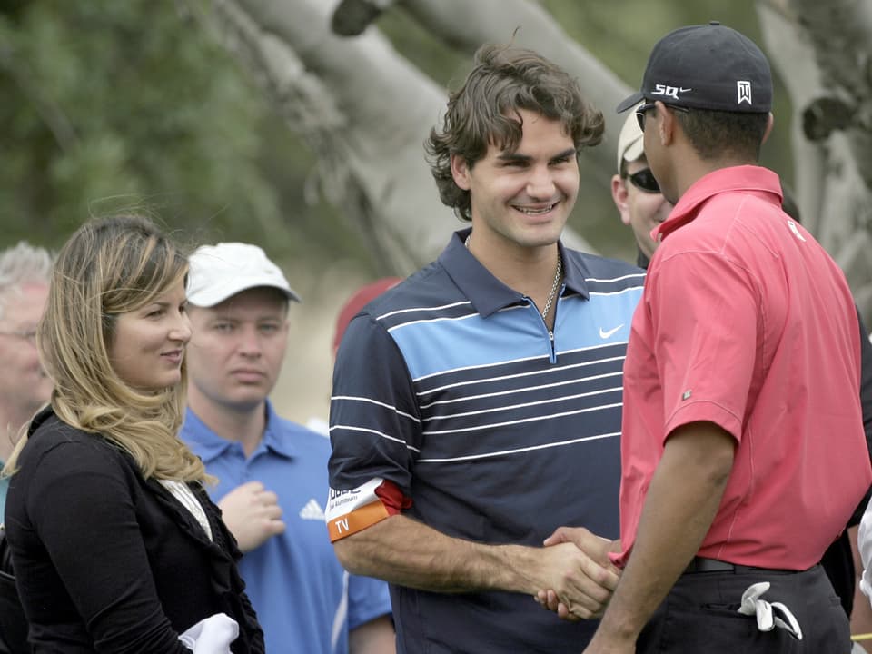 Federer gibt Woods die Hand