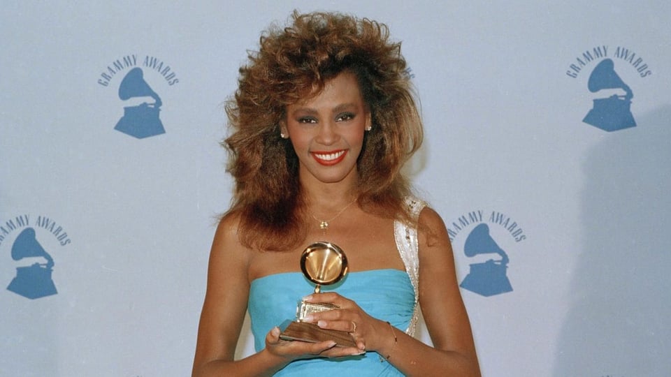 Whitney Houston mit Grammy