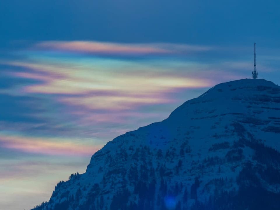 Regenbogenfarbiger Himmel.