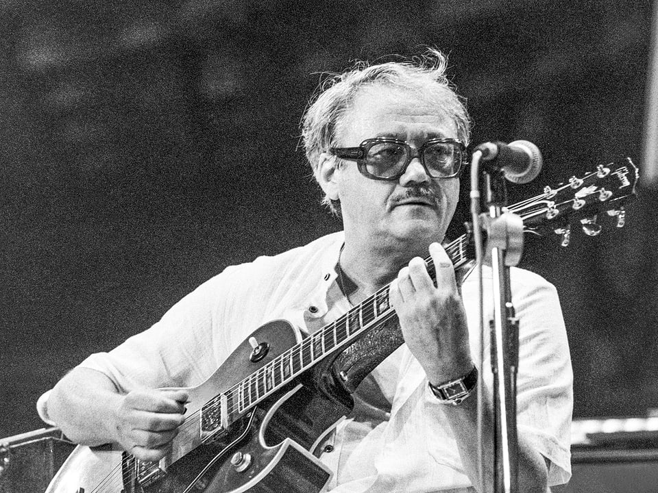 Toots Thielemans 1980 am Jazzfestival Montreux mit Gitarre.