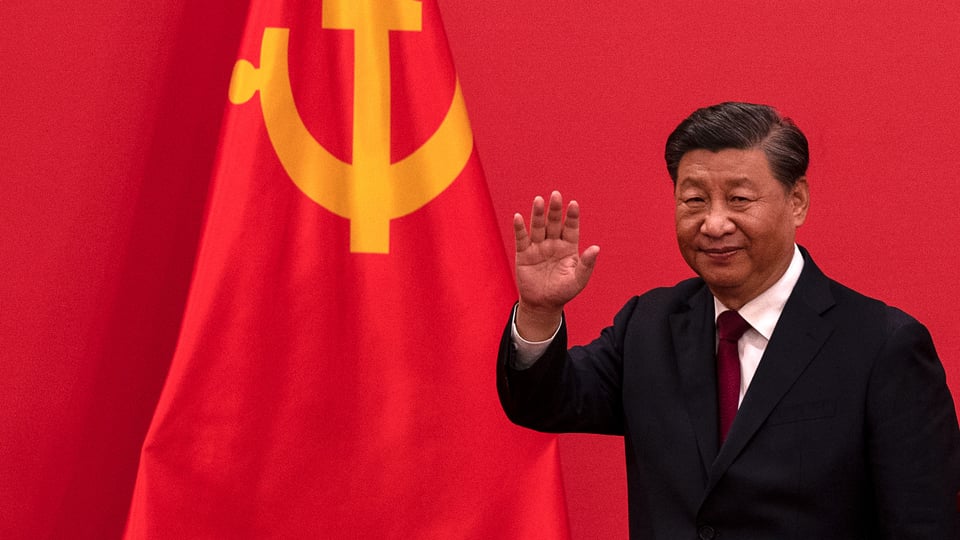 Xi Jinping vor chinesischer Flagge