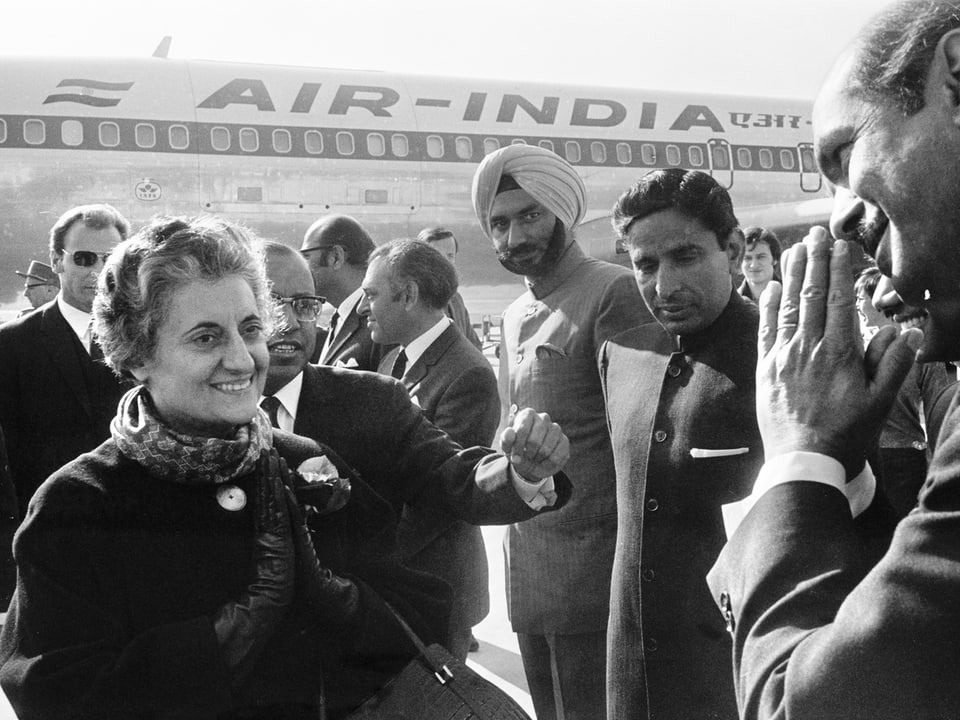 Indira Gandhi kommt 1970 am Flughafen in Genf an. 