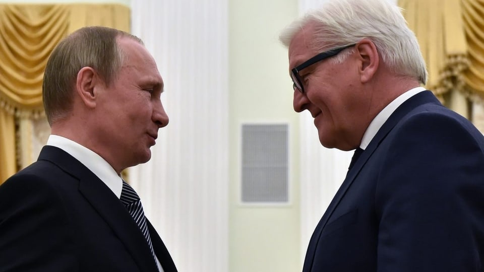 Der damalige deutsche Aussenminister Steinmeier besucht 2016 Kreml-Chef Putin Moskau.