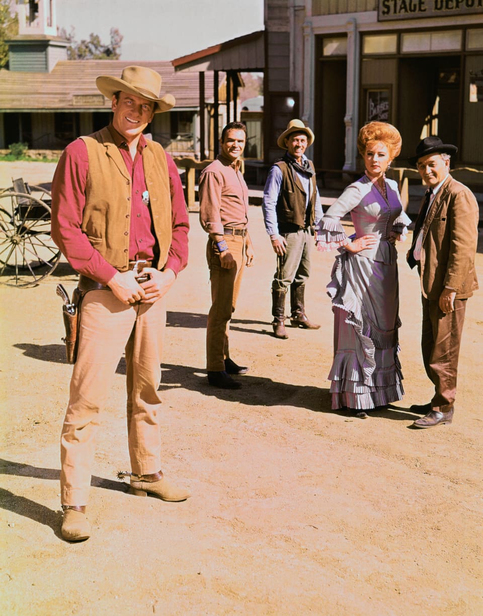 Fünf Menschen aus einem Western-Film.