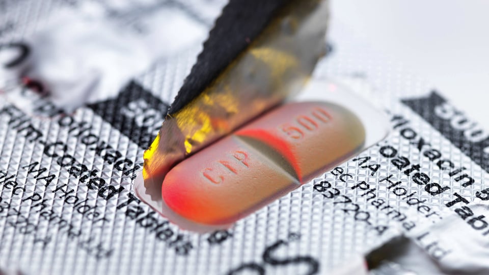 Riskante Antibiotika - Wie selten dürfen Nebenwirkungen sein? - News - SRF